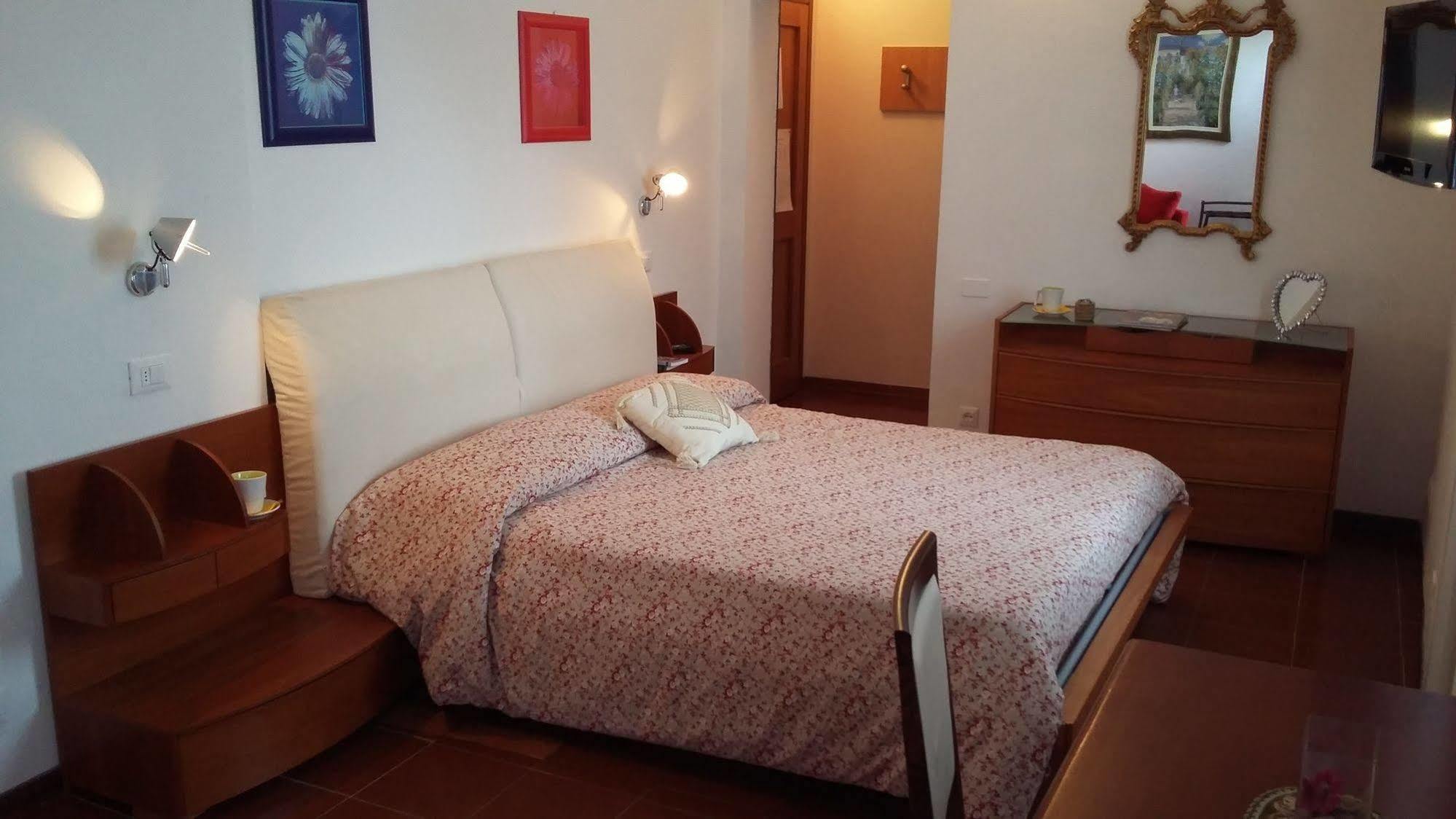 Hotel Porta Romana Di Luce Hotels Сиена Экстерьер фото