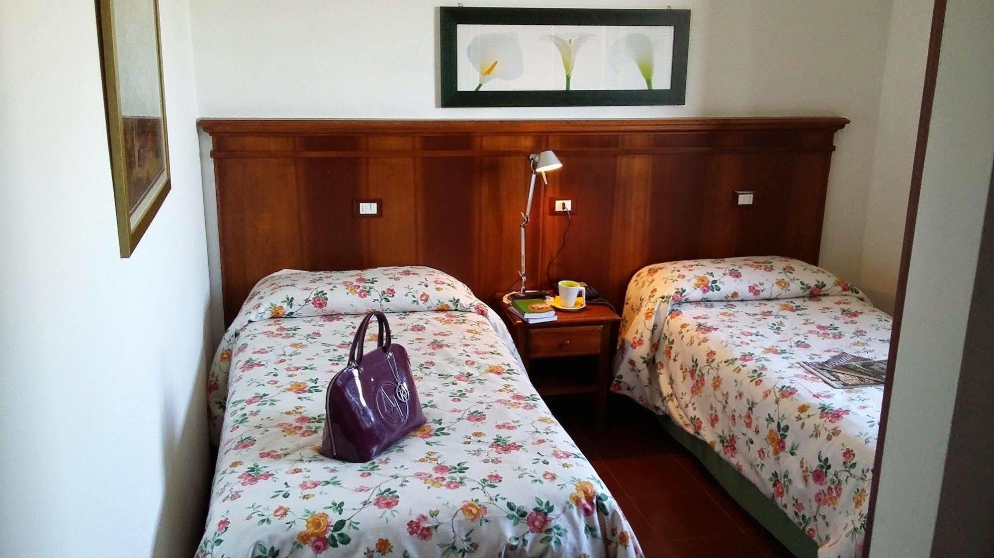 Hotel Porta Romana Di Luce Hotels Сиена Экстерьер фото