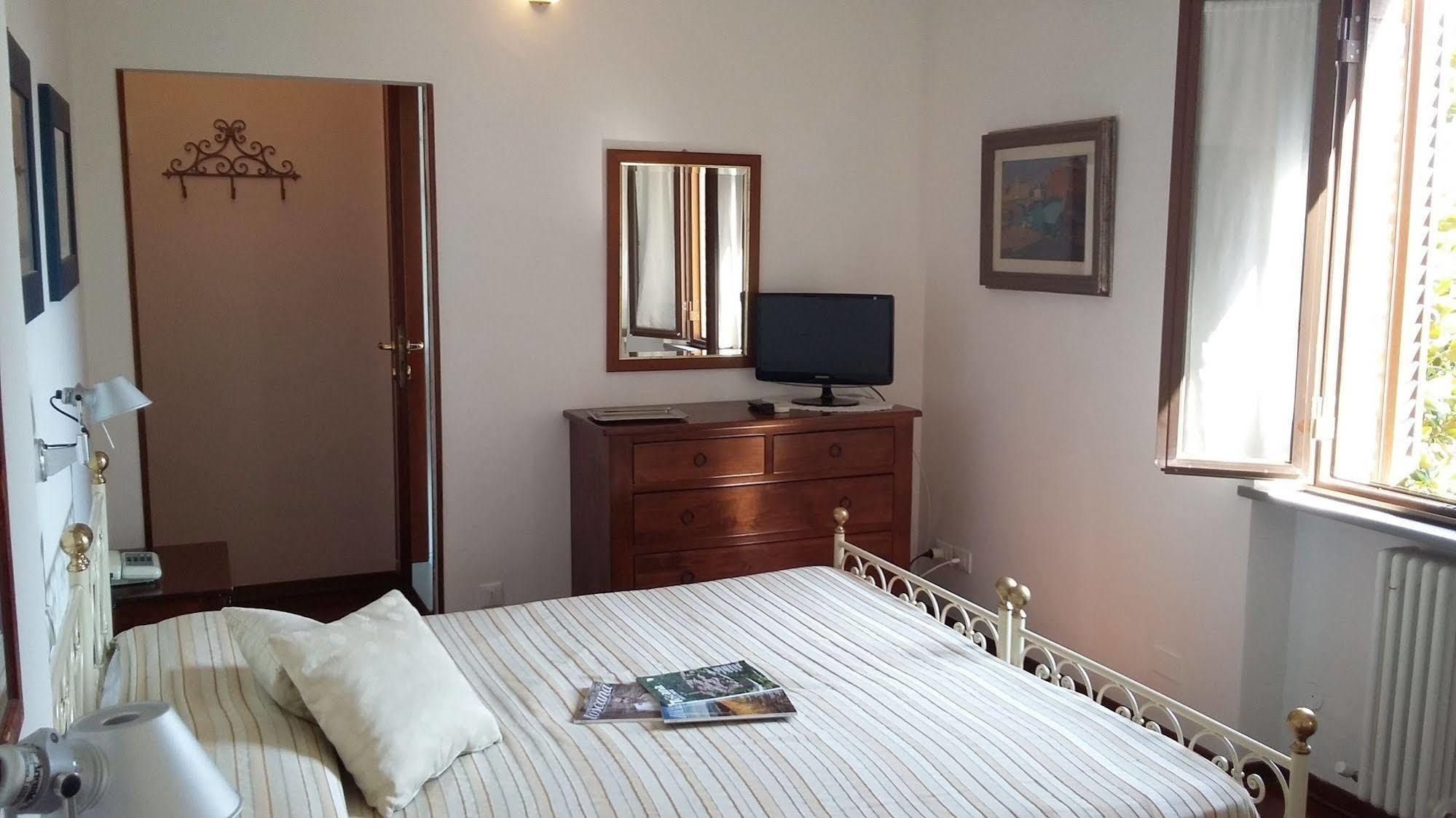 Hotel Porta Romana Di Luce Hotels Сиена Экстерьер фото
